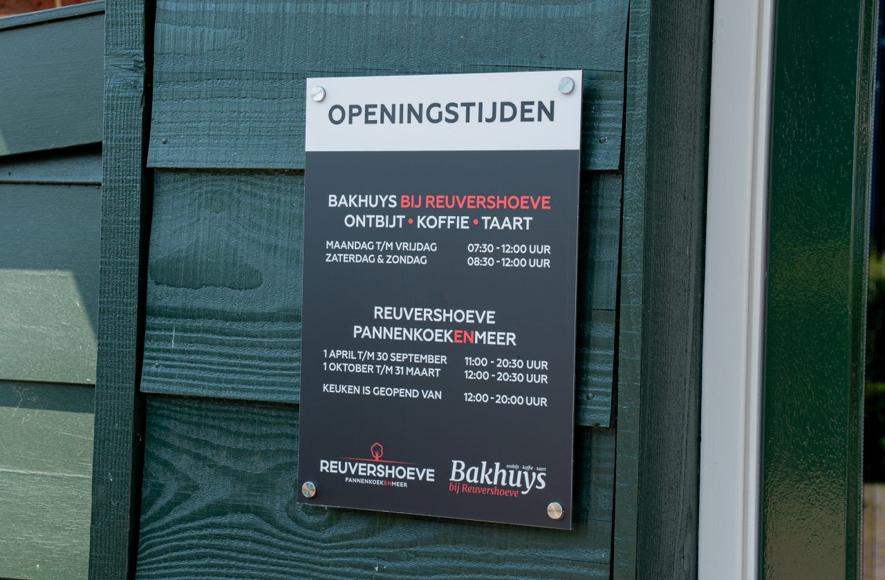 Reuvershoeve – Signing: Gevelbord